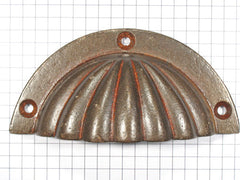 Komgreep massief ijzer geroest schelp